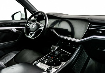Подержанный автомобиль Volkswagen Touareg 2018 года (6 фото)