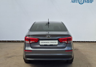 Подержанный автомобиль Kia Rio Sedan 2017 года (6 фото)