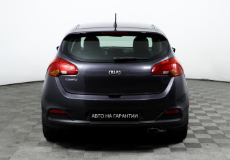 Подержанный автомобиль Kia Ceed Hatchback 2015 года (6 фото)