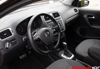 Подержанный автомобиль Volkswagen Polo Sedan 2017 года (10 фото)