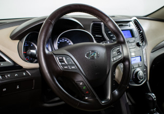 Подержанный автомобиль Hyundai Santa Fe 2012 года (14 фото)