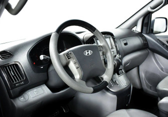 Подержанный автомобиль Hyundai Grand Starex 2008 года (7 фото)