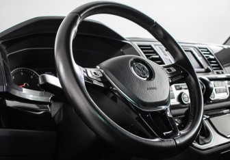 Подержанный автомобиль Volkswagen Multivan 2018 года (14 фото)