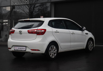 Подержанный автомобиль Kia Rio Hatchback 2015 года (5 фото)