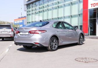 Новый Toyota Camry Sedan 2024 (6 фото)