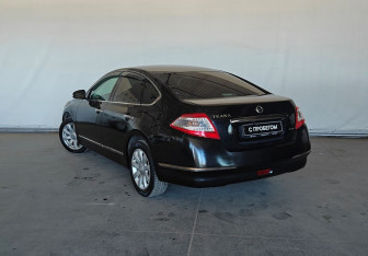 Подержанный автомобиль Nissan Teana 2011 года (7 фото)