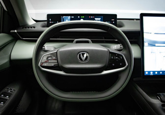 Подержанный автомобиль Changan Lamore 2023 года (10 фото)