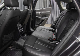 Подержанный автомобиль Hyundai Sonata 2021 года (12 фото)