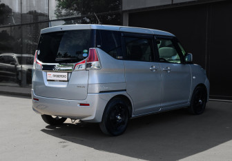 Подержанный автомобиль Suzuki Solio 2019 года (4 фото)