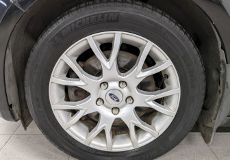 Подержанный автомобиль Ford Focus Hatchback 2012 года (16 фото)