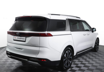 Подержанный автомобиль Kia Carnival 2023 года (5 фото)