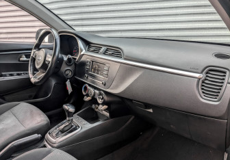 Подержанный автомобиль Kia Rio Hatchback 2021 года (11 фото)