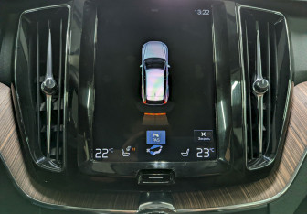 Подержанный автомобиль Volvo XC60 2019 года (30 фото)
