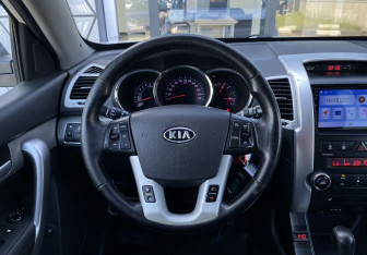 Подержанный автомобиль Kia Sorento 2012 года (14 фото)