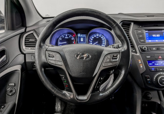 Подержанный автомобиль Hyundai Santa Fe 2016 года (21 фото)