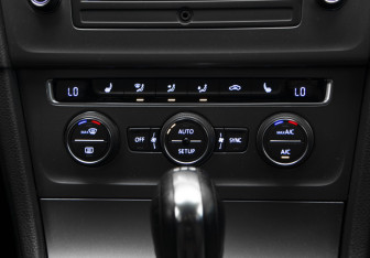 Подержанный автомобиль Volkswagen Golf Hatchback 2013 года (20 фото)