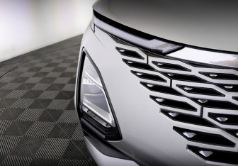 Подержанный автомобиль Omoda C5 2023 года (17 фото)