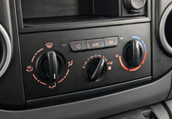 Подержанный автомобиль Peugeot Partner 2021 года (21 фото)