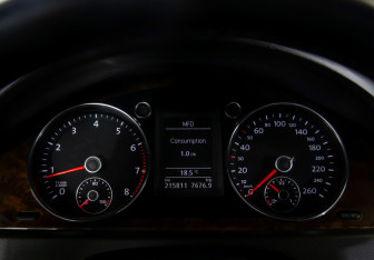 Подержанный автомобиль Volkswagen Passat Sedan 2010 года (9 фото)