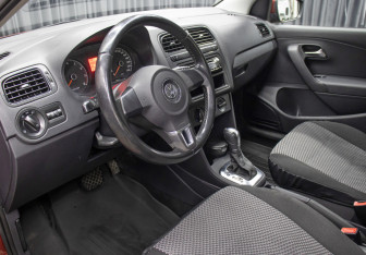 Подержанный автомобиль Volkswagen Polo Sedan 2012 года (16 фото)