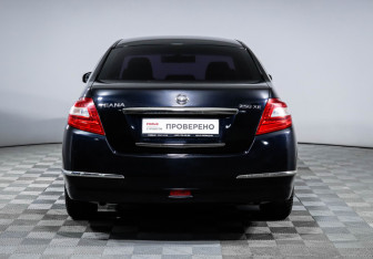 Подержанный автомобиль Nissan Teana 2010 года (6 фото)