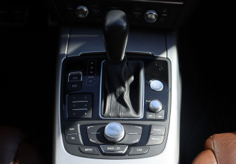 Подержанный автомобиль Audi A6 Sedan 2012 года (21 фото)