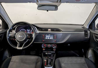 Подержанный автомобиль Kia Rio Hatchback 2021 года (14 фото)