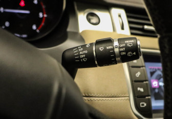 Подержанный автомобиль Land Rover Range Rover Evoque 2017 года (13 фото)