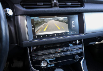 Подержанный автомобиль Jaguar XF Sedan 2018 года (18 фото)