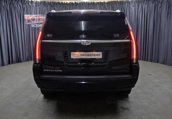 Подержанный автомобиль Cadillac Escalade Suv 2017 года (6 фото)