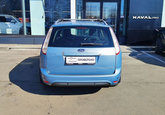 Подержанный автомобиль Ford Focus Wagon 2010 года (6 фото)