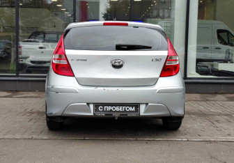 Подержанный автомобиль Hyundai i30 Hatchback 2010 года (7 фото)