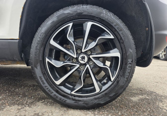 Подержанный автомобиль Skoda Yeti 2011 года (19 фото)