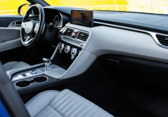 Подержанный автомобиль Genesis G70 2021 года (7 фото)