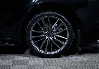 Подержанный автомобиль Toyota Camry Sedan 2024 года (15 фото)