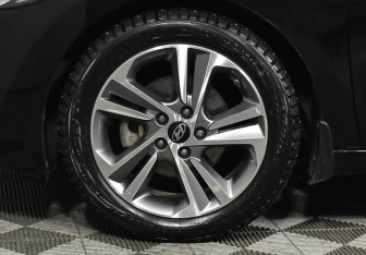 Подержанный автомобиль Hyundai Elantra Sedan 2017 года (8 фото)