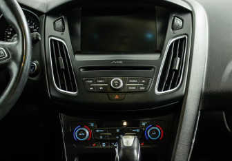 Подержанный автомобиль Ford Focus Hatchback 2016 года (8 фото)