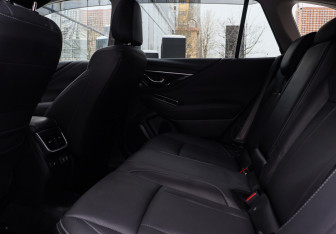 Подержанный автомобиль Subaru Outback Wagon 2022 года (8 фото)
