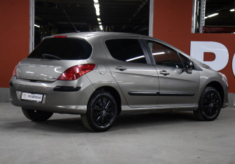 Подержанный автомобиль Peugeot 308 Hatchback 2010 года (5 фото)