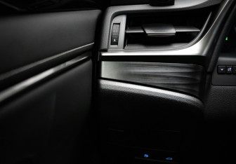 Подержанный автомобиль Lexus ES 2020 года (13 фото)