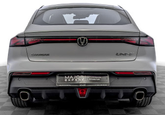 Подержанный автомобиль Changan UNI-V 2024 года (6 фото)