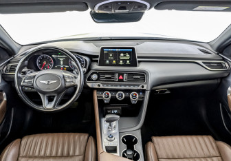 Подержанный автомобиль Genesis G70 2019 года (14 фото)