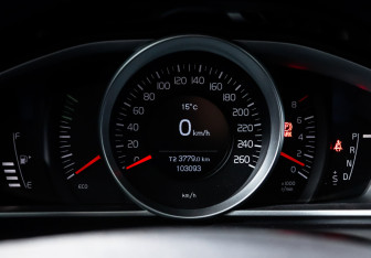 Подержанный автомобиль Volvo V40 Cross Country 2018 года (11 фото)