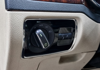 Подержанный автомобиль Skoda Superb Liftback 2012 года (24 фото)