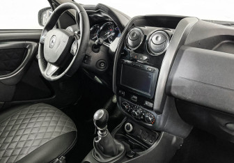 Подержанный автомобиль Renault Duster 2017 года (9 фото)