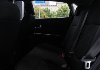 Подержанный автомобиль Kia Rio Hatchback 2012 года (8 фото)