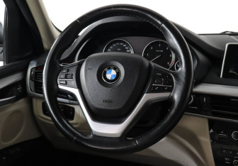 Подержанный автомобиль BMW X5 2016 года (15 фото)