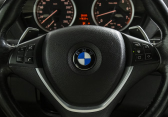 Подержанный автомобиль BMW X6 2011 года (12 фото)