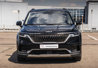 Подержанный автомобиль Kia Carnival 2021 года (3 фото)