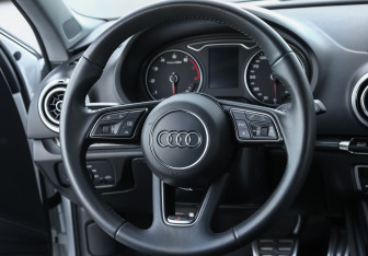 Подержанный автомобиль Audi A3 Sedan 2018 года (17 фото)